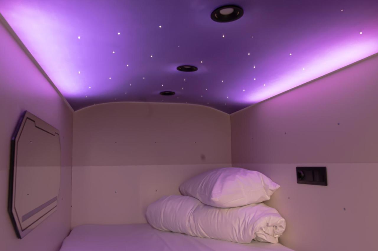 Av-2 Capsule Hotel 基輔 外观 照片