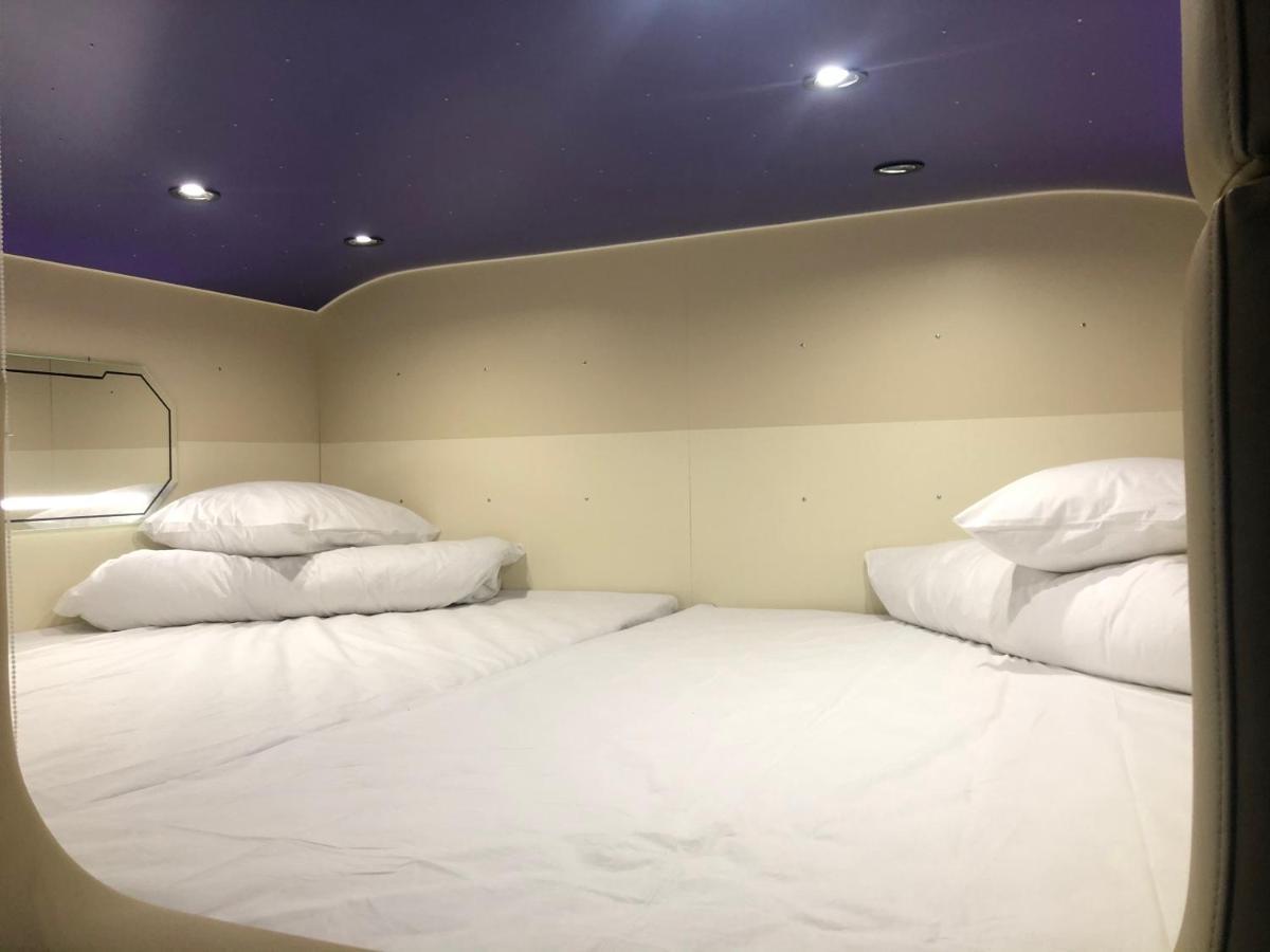 Av-2 Capsule Hotel 基輔 外观 照片